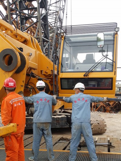 1250履帶吊組裝現(xiàn)場