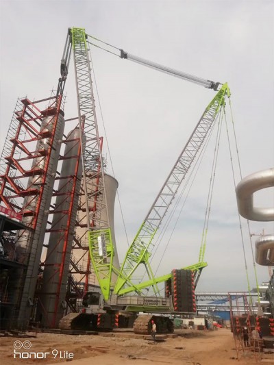 中聯(lián)9800超起主臂工況淄博金誠石化520噸反應(yīng)器吊裝 