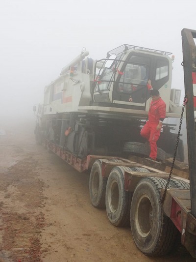 公司第一臺中聯(lián)QUY500W履帶式起重機(jī)到達(dá)貴州都勻風(fēng)電施工現(xiàn)場